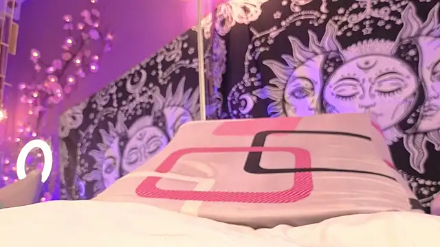 Snapshot of Gaia_Gatex chatting on December 17, 2025, 4:34 pm Gaia Gatex online show from December 17, 2025, 4:34 pm