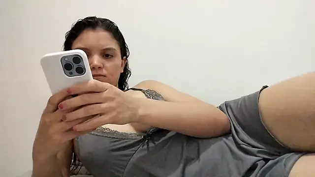 isabelly08ty online show from November 19, 2025, 6:08 pm