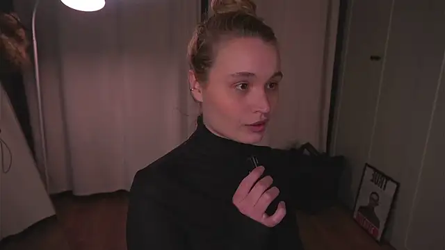 lisa schiele online show from April 1, 2026, 9:01 pm