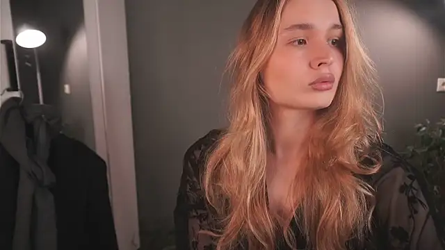 Snapshot of lisa_schiele chatting on November 17, 2025, 8:02 pm lisa schiele online show from November 17, 2025, 8:02 pm