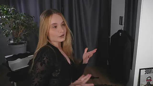 Snapshot of lisa_schiele chatting on October 21, 2025, 8:19 pm lisa schiele online show from October 21, 2025, 8:19 pm