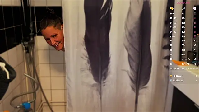 Snapshot of SwingWingWomanSweden chatting on November 28, 2025, 10:32 pm SwingWingWomanSweden online show from November 28, 2025, 10:32 pm