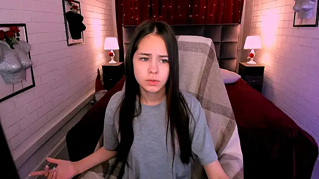 Snapshot of UliaNeer chatting on November 9, 2025, 5:11 am UliaNeer online show from November 9, 2025, 5:11 am