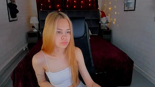 UliaNeer online show from July 20, 2026, 5:04 am