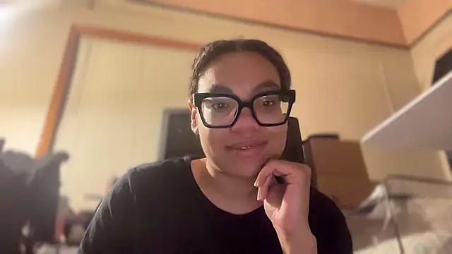Snapshot of zahrabliss chatting on May 8, 2026, 12:47 am zahrabliss online show from May 8, 2026, 12:47 am