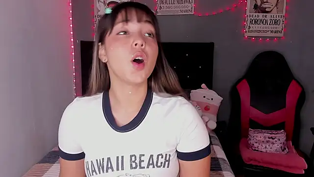 Snapshot of emma_grays2 chatting on July 4, 2026, 12:32 pm emma grays2 online show from July 4, 2026, 12:32 pm