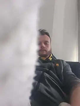 blueeyesss online show from October 26, 2025, 2:06 pm