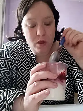 Snapshot of Feuchtekitty92@xh chatting on April 24, 2026, 6:37 am Feuchtekitty92xh online show from April 24, 2026, 6:37 am