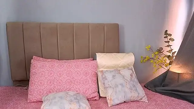 Penelophe01 online show from February 14, 2026, 7:03 pm