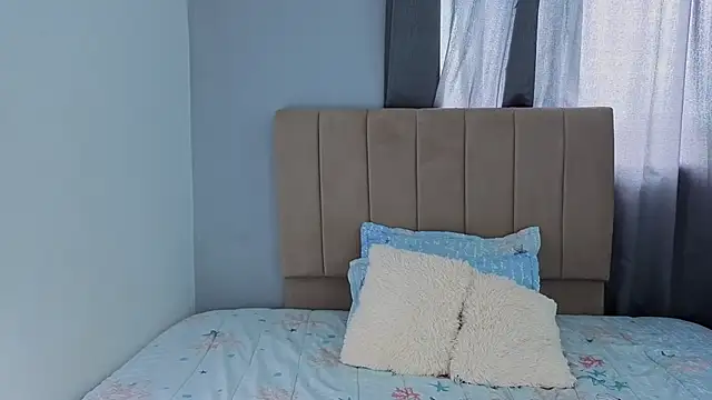 Penelophe01 online show from April 1, 2026, 6:49 pm