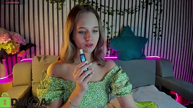 Snapshot of Casey_Sweeet chatting on December 15, 2025, 9:15 am Casey Sweeet online show from December 15, 2025, 9:15 am