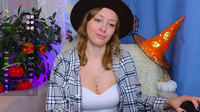 Snapshot of evashiny_ chatting on October 31, 2025, 3:03 am evashiny online show from October 31, 2025, 3:03 am