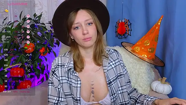 Snapshot of evashiny_ chatting on October 29, 2025, 4:00 am evashiny online show from October 29, 2025, 4:00 am