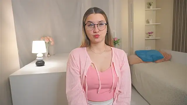 Snapshot of DarelleFaux chatting on November 29, 2025, 3:17 am DarelleFaux online show from November 29, 2025, 3:17 am