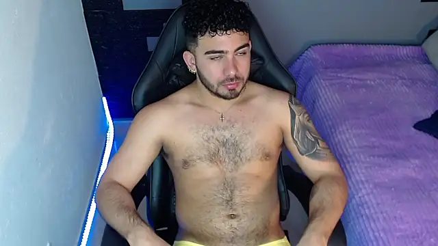 Snapshot of adamhairy chatting on November 8, 2025, 8:12 pm adamhairy online show from November 8, 2025, 8:12 pm