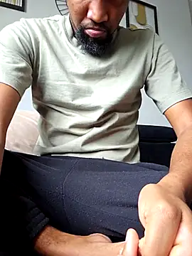 Snapshot of mojaymort chatting on November 17, 2025, 10:08 am mojaymort online show from November 17, 2025, 10:08 am