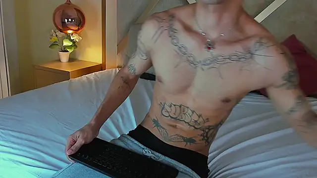 Enzo Hunter online show from May 18, 2026, 2:12 am