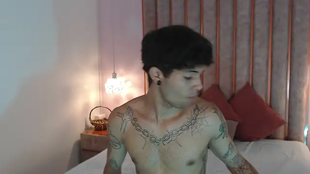 Snapshot of Enzo_Hunter chatting on September 26, 2025, 4:19 am Enzo Hunter online show from September 26, 2025, 4:19 am