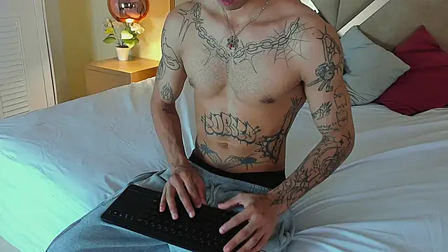 Enzo Hunter online show from May 18, 2026, 4:07 am