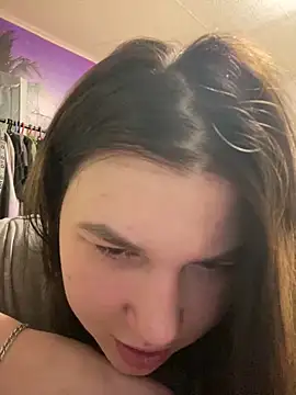 Snapshot of Kemeli008 chatting on November 9, 2025, 6:01 pm Kemeli008 online show from November 9, 2025, 6:01 pm