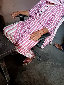 SIMRANSONU26 online show from April 15, 2026, 7:47 am