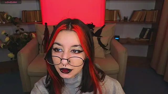 Snapshot of Mistress__Marcelline chatting on November 28, 2025, 10:48 am Mistress Marcelline online show from November 28, 2025, 10:48 am