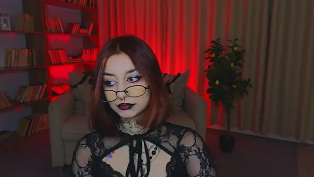 Snapshot of Mistress__Marcelline chatting on June 25, 2026, 2:42 am Mistress Marcelline online show from June 25, 2026, 2:42 am