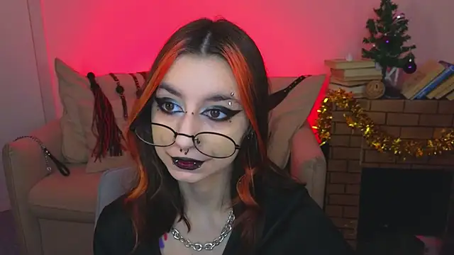 Snapshot of Mistress__Marcelline chatting on January 6, 2026, 9:35 am Mistress Marcelline online show from January 6, 2026, 9:35 am