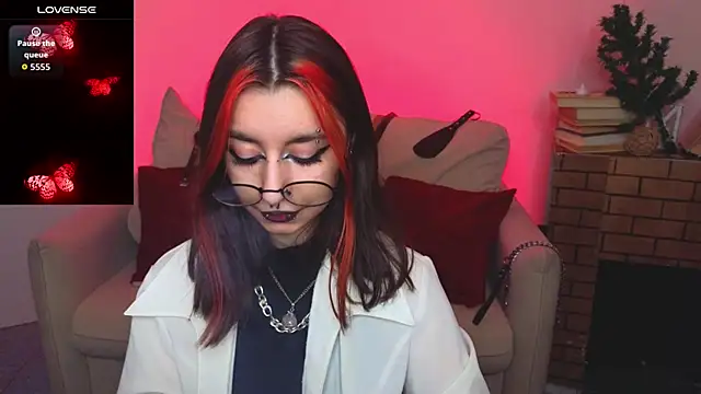 Snapshot of Mistress__Marcelline chatting on December 19, 2025, 10:06 am Mistress Marcelline online show from December 19, 2025, 10:06 am