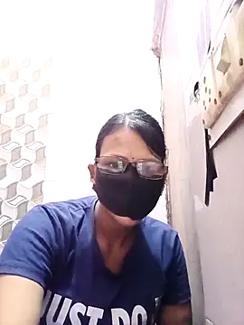 Snapshot of varnika chatting on October 19, 2025, 9:23 am varnika online show from October 19, 2025, 9:23 am