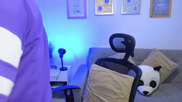 Snapshot of yulian_vasquez chatting on December 16, 2025, 12:20 pm yulian vasquez online show from December 16, 2025, 12:20 pm