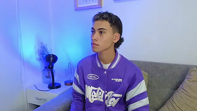 Snapshot of yulian_vasquez chatting on December 1, 2025, 12:28 pm yulian vasquez online show from December 1, 2025, 12:28 pm