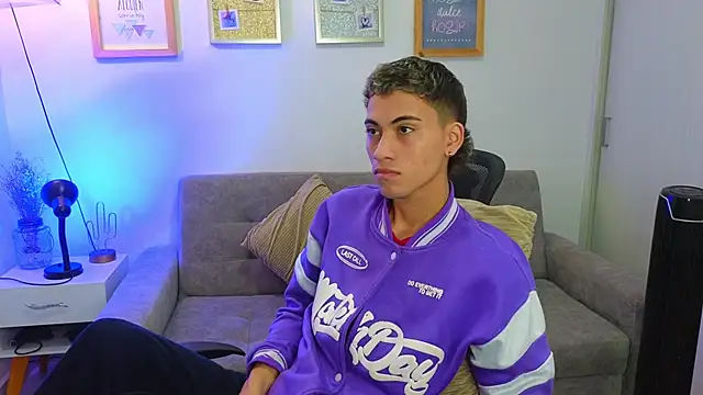 Snapshot of yulian_vasquez chatting on November 28, 2025, 12:27 pm yulian vasquez online show from November 28, 2025, 12:27 pm