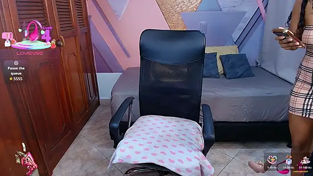 Snapshot of sharlottxl chatting on December 3, 2025, 12:44 am sharlottxl online show from December 3, 2025, 12:44 am