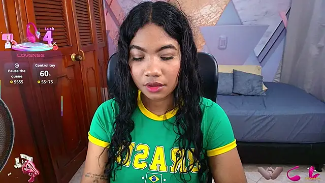 Snapshot of sharlottxl chatting on December 14, 2025, 1:34 am sharlottxl online show from December 14, 2025, 1:34 am