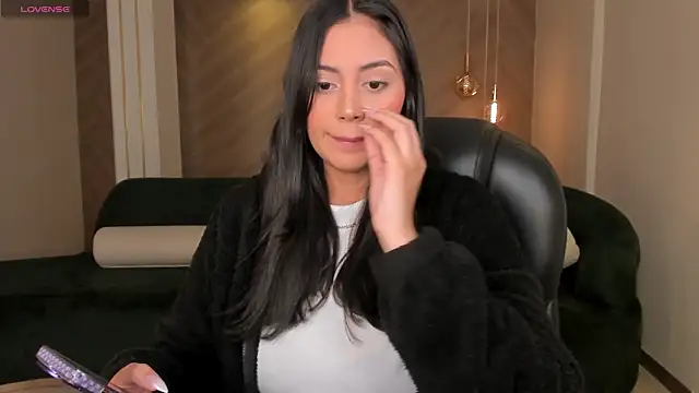 Snapshot of AmbarJames_ chatting on November 14, 2025, 11:58 am AmbarJames online show from November 14, 2025, 11:58 am