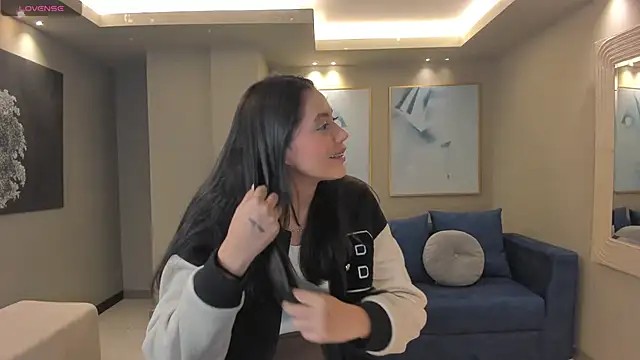 Snapshot of AmbarJames_ chatting on November 3, 2025, 11:58 am AmbarJames online show from November 3, 2025, 11:58 am