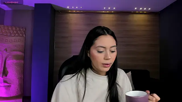 Snapshot of AmbarJames_ chatting on October 27, 2025, 11:22 am AmbarJames online show from October 27, 2025, 11:22 am