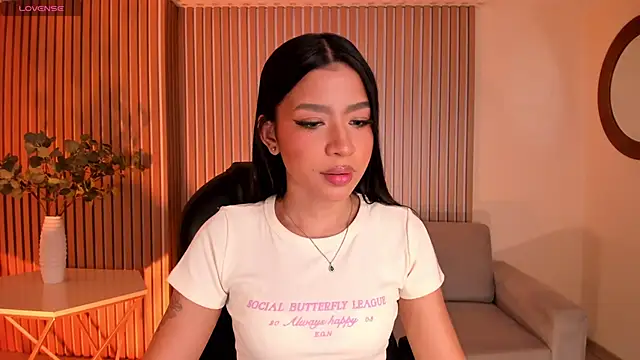 Snapshot of SophieHouston_ chatting on June 12, 2026, 2:09 am SophieHouston online show from June 12, 2026, 2:09 am