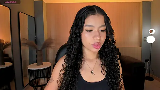 Snapshot of SophieHouston_ chatting on October 4, 2025, 4:14 am SophieHouston online show from October 4, 2025, 4:14 am