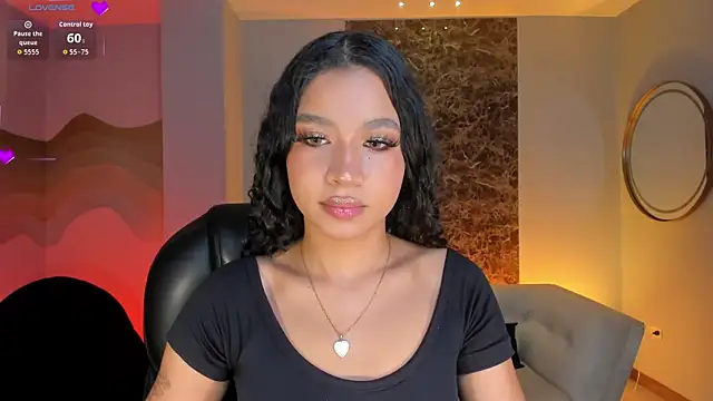 Snapshot of SophieHouston_ chatting on November 25, 2025, 4:35 am SophieHouston online show from November 25, 2025, 4:35 am