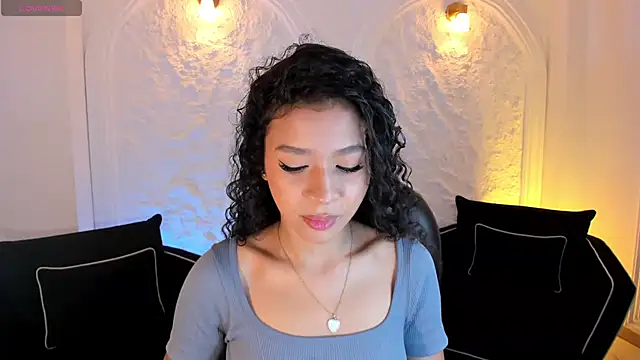 Snapshot of SophieHouston_ chatting on September 25, 2025, 2:50 am SophieHouston online show from September 25, 2025, 2:50 am