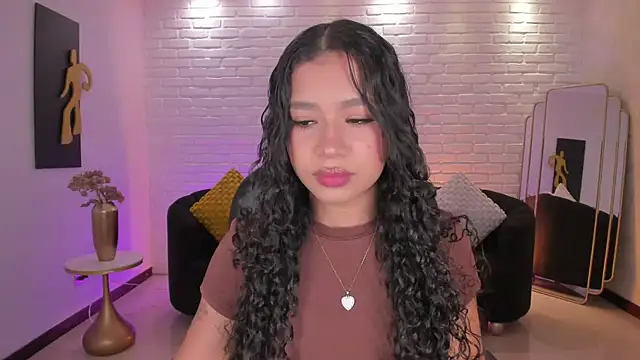 SophieHouston  online show from December 18, 2025, 3:44 am