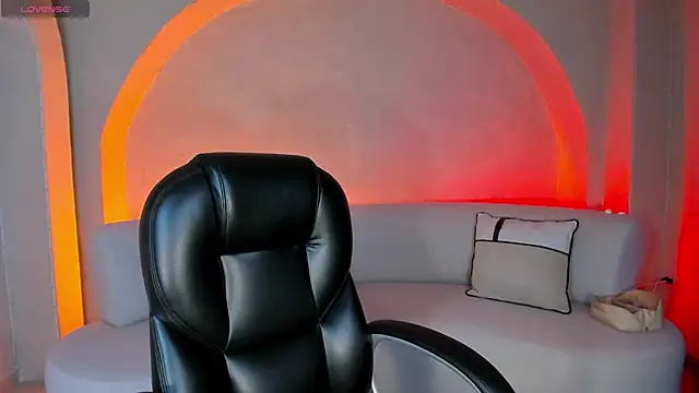 Snapshot of SophieHouston_ chatting on October 25, 2025, 4:55 am SophieHouston online show from October 25, 2025, 4:55 am