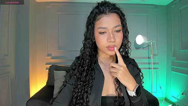 Snapshot of SophieHouston_ chatting on November 14, 2025, 4:05 am SophieHouston online show from November 14, 2025, 4:05 am