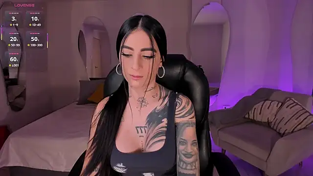 MilaLawrence online show from December 5, 2025, 2:37 pm