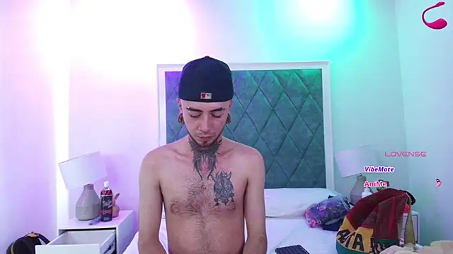 Asha zuri and adam online show from December 17, 2025, 12:32 pm