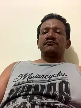 Snapshot of PIROCAGG21 chatting on December 3, 2025, 10:20 pm PIROCAGG21 online show from December 3, 2025, 10:20 pm