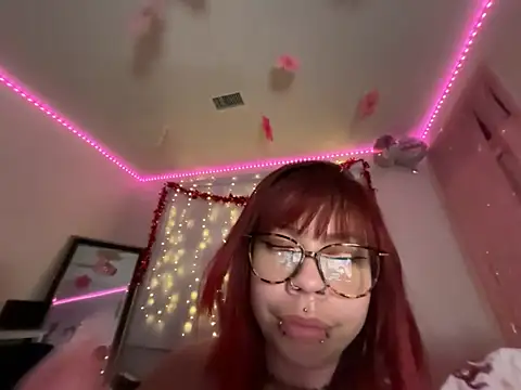 moan4mona online show from March 26, 2026, 4:22 am