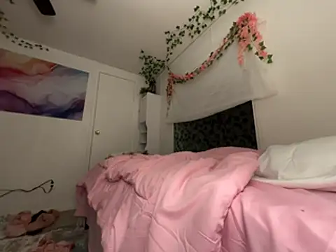 moan4mona online show from April 4, 2026, 2:07 am